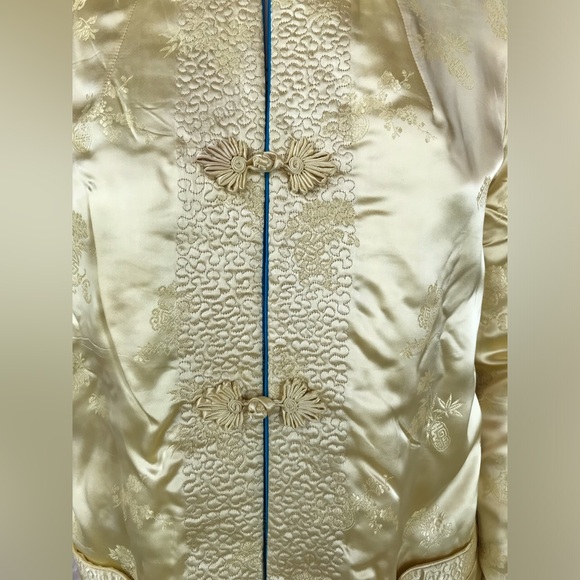 Vintage 1960s Chinese Satin Blue Yellow Reversible Floral Jacket Frog Closures - Picture 6 of 16